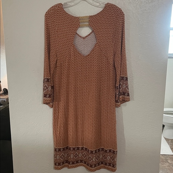 Rust Patterned Dress with Keyhole Neckline - Picture 5 of 7